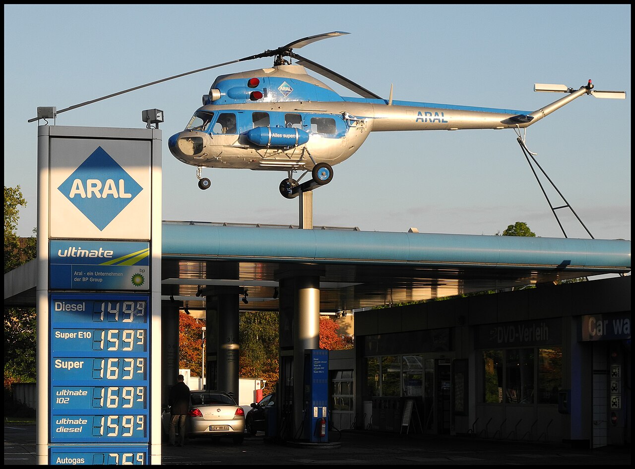 ARAL filling station in Leverkusen-Alkenrath.jpg